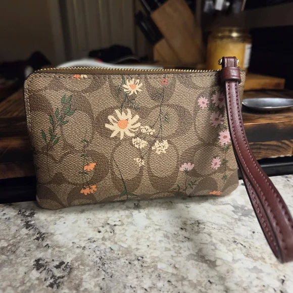 Coach Floral Signature Zip Card Case - Brown with Pink & Cream Flowers - Picture 4 of 6